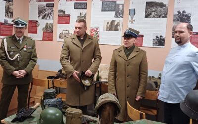 Szkolna wystawa militariów