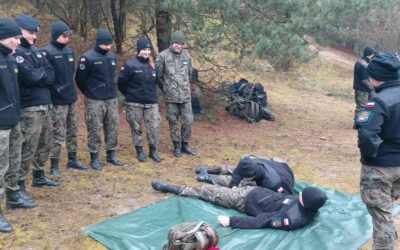 Zajęcia z edukacji mundurowej na terenie Politechniki Bydgoskiej